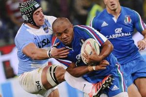 Italy's Kelly Haimona (R) is tackled by Argentina's Tomas Lavanini during their rugby union test match at the Marassi stadium in Genoa November 14, 2014.  REUTERS/Giorgio Perottino  (ITALY - Tags: SPORT RUGBY)