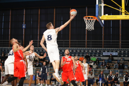 Blu Basket la vittoria fa 90