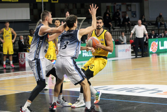 Derby di basket a Treviglio