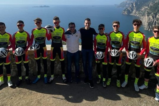 Fabio Aru visita i ragazzi del Team Palazzago in ritiro a Sorrento