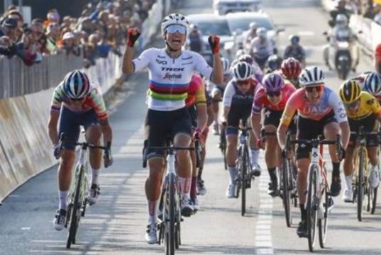 Podio tutto italiano al Trofeo Alfredo Binda. Domina l’iridata Elisa Balsamo. Ottava la bergamasca Silvia Persico