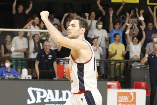 WithU conquista gara-4 a 3 secondi dalla sirena