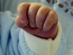 Rischi da moda gender reveal sui social, la psicoterapeuta: “Nascita non è show”