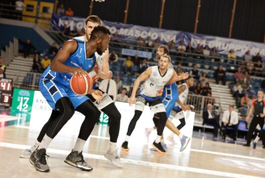 Blu Basket, Marini trascina e Clark la chiude. Al Palafacchetti è festa Blu Basket