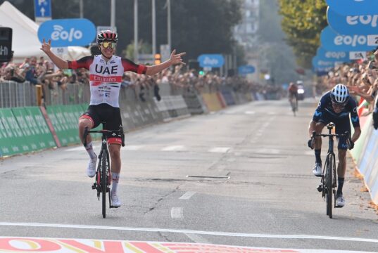 Pogacar infinito vince il Giro di Lombardia superando in volata Mas Giro di Lombardia