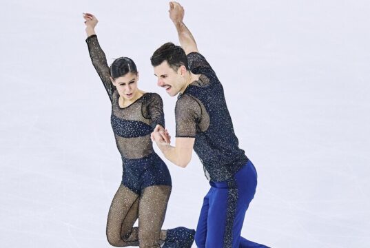 Ghilardi e Ambrosini vincono il programma corto al Grand Prix Espoo Pattinaggio su ghiaccio