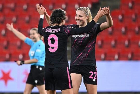 Giacinti mette il sigillo sul passaggio ai quarti della Roma in Champions Roma