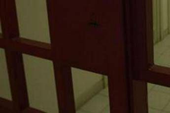 Non ricaricava il braccialetto elettronico per non farlo funzionare: arrestato