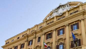 Affitti brevi, banche e tassa sui mini pacchi: cosa cambia in Manovra