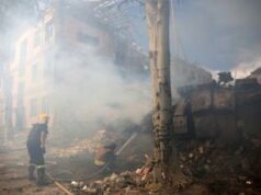 Ucraina, missili russi contro Odessa: colonne di fumo sulla città