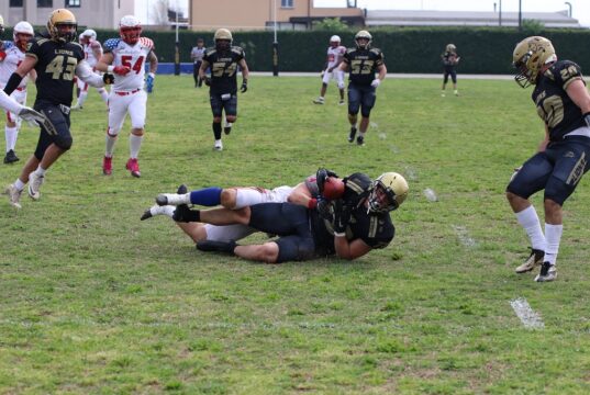Football, i Lions Bergamo viaggiano a punteggio pieno. Quinta vittoria consecutiva Football americano