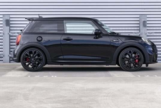 Mini John Cooper Works 1to6 in 999 esemplari. Sport