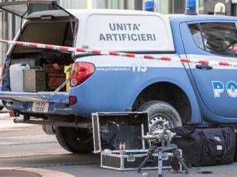 Spedisce pacco con una bomba all’agenzia di recupero crediti, 60enne indagato