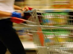 Inflazione risale a luglio, frena il carrello della spesa