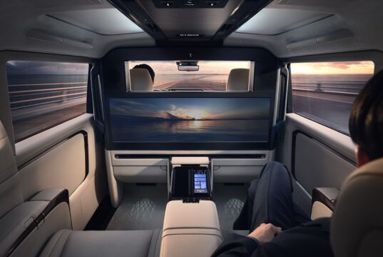 Nuovo Lexus LM, il monovolume in stile limousine Lexus