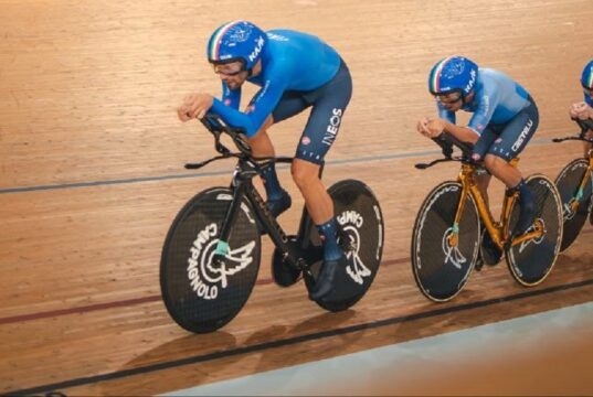 Simone Consonni centra il pass per il primo turno nell’inseguimento a squadre Ciclismo