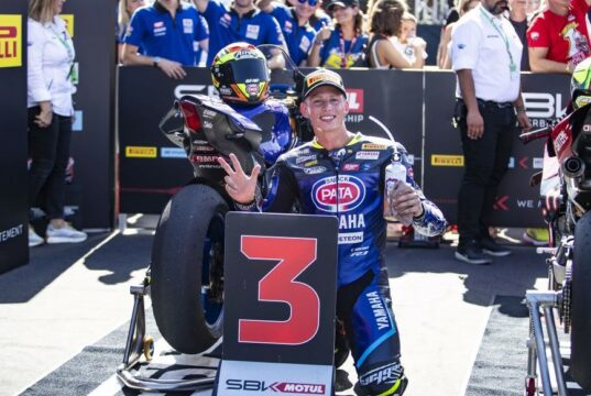 Andrea Locatelli sale sul podio della Superpole Race al GP di Portogallo GP Portogallo 2023