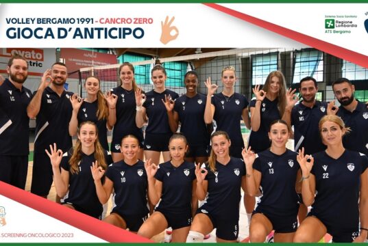 Le ragazze del Volley Bergamo promuovo la campagna Ats “CancroZero” Volley Bergamo