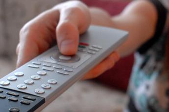 Ascolti tv, ‘Racconto di una notte’ su Canale 5 vince prima serata con 17,5% di share