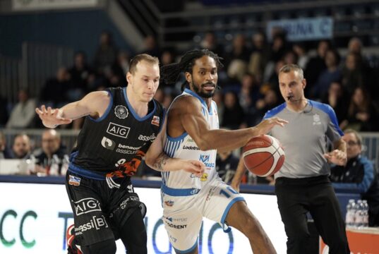 Blu Basket a fasi alterne, ma Valli comincia con una vittoria Blu Basket