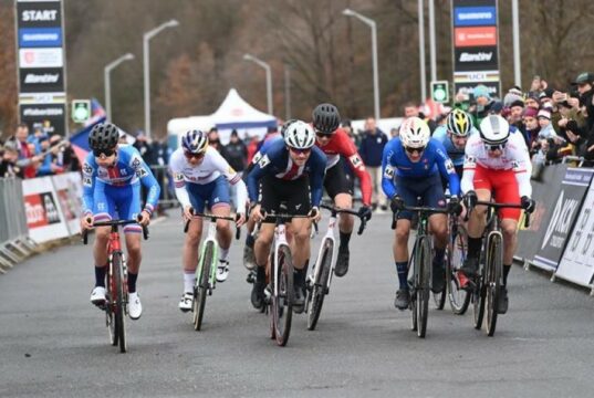 Mondiali di ciclocross, l’Italia di Venturelli chiude al 5° posto il team relay Mondiali ciclocross
