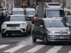 Allarme smog Milano e Lombardia, da domani nuove misure: traffico e riscaldamento, le regole