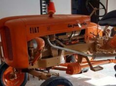 Meloni, un trattore in regalo: “Lo metto in cortile a Palazzo Chigi”