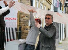 Svelata l’identità di Banksy? In una foto (forse) il volto dell’artista