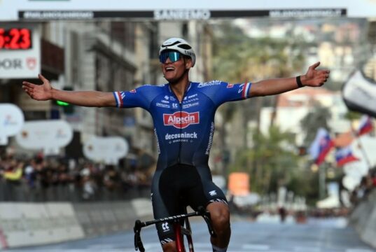 Milano-Sanremo: Mathieu Van der Poel punta al bis. Dovrà difendersi dagli attacchi di Pogacar. Mattia Cattaneo e Lorenzo Milesi chiamati a un duro lavoro Milano-Sanremo