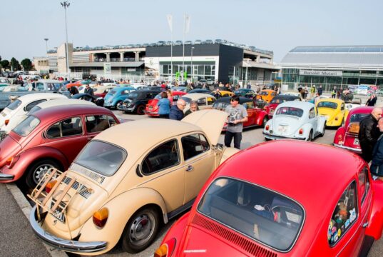 Tra Bergamo e Clusone l’invasione dei Maggiolini. È la Bèrghem Bug #13