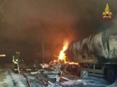 Incidente su A14, scontro pullman-camion e incendio in galleria: un morto