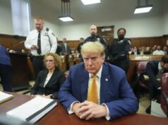 Trump, giuria in camera di consiglio a New York. Il Tycoon protesta: “Processo truccato”