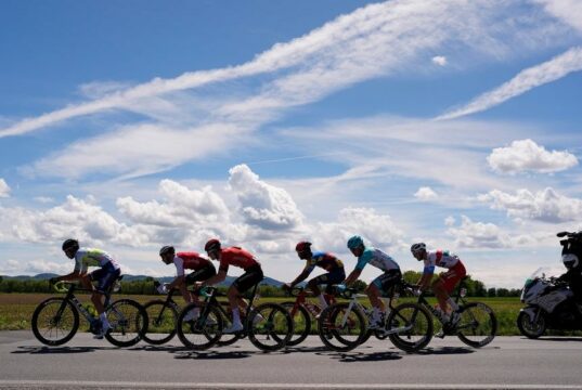 Perdiamoci in Giro #1 – Soltanto il gruppo vinse Calmejane Giro d'Italia
