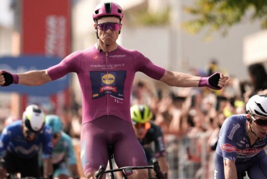 Giro d’Italia, Jonathan Milan concede il bis a Francavilla a Mare Jonathan Milan