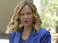 Genitori separati in vacanza insieme per i figli, pediatra promuove Meloni