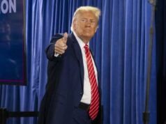 Trump compie 78 anni, ‘Happy Birthday’ al Congresso e mega party a Palm Beach