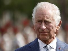 Carlo III e la pausa di riflessione, il re da solo nel castello amato dalla nonna