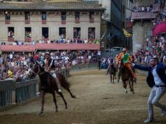 Palio di Siena 17 agosto, Lupa vince e si aggiudica il Drappellone dell’Assunta