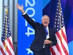 Tim Walz accetta la nomination a vice di Kamala Harris: “Onore della vita”