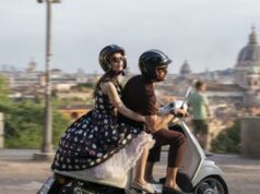 Il cast di ‘Emily in Paris 4’: “I nuovi episodi in Vespa come in ‘Vacanze Romane'”