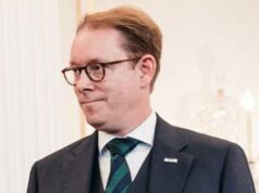Svezia, il ministro degli Esteri lascia: “Ho 50 anni, basta politica: faccio altro”