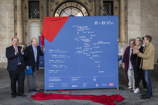 La Mille Miglia partirà da Brescia il 17 giugno 2025. Si torna al tracciato a forma di otto edizione anteguerra Mille Miglia