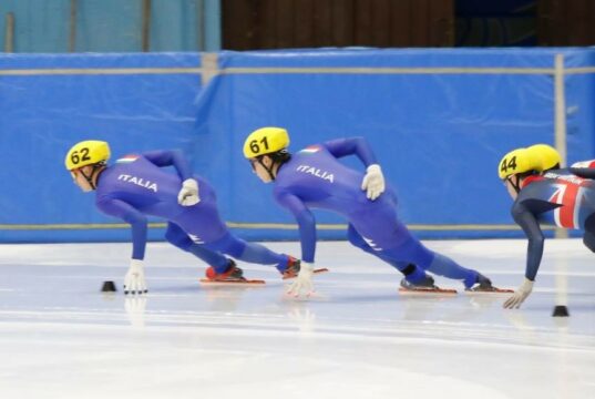 World Tour di short track: a Montreal Lorenzo Previtali festeggia il 3° posto dell’Italia nella staffetta maschile Lorenzo Previtali