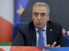 Manovra, Gasparri: “Proporrò di equiparare stipendi parlamentari a quelli dei ministri non eletti”