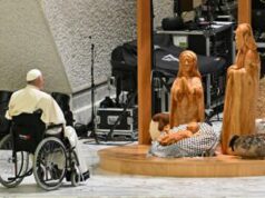 Vaticano: “Kefiah sul Bambinello un’aggiunta dell’artista”