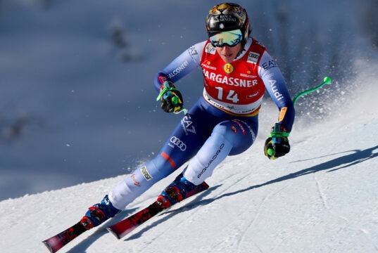 Grande impresa di Federica Brignone che vince la discesa libera di St. Anton. Sofia Goggia cade subito Sci