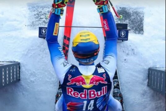 Coppa del Mondo di sci: Marco Odermatt domina il supergigante di Kitzbuehel, 7° posto per Mattia Casse Supergigante di Kitzbuehel