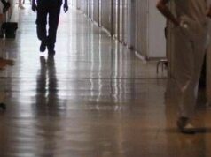 Brescia, neonata morta dopo il parto: 10 medici indagati, uno si toglie la vita