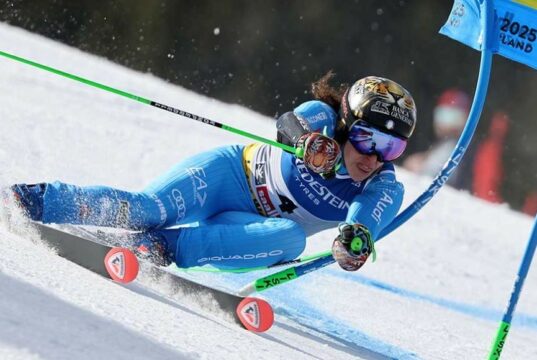Coppa del Mondo di sci alpino: Robinson precede Brignone nella prima manche del gigante di Sestriere, Goggia a ridosso della top ten Mondiali sci alpino