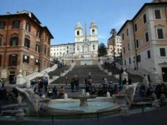Giallo a Roma, turista spagnola muore cadendo nel vuoto da Trinità dei Monti